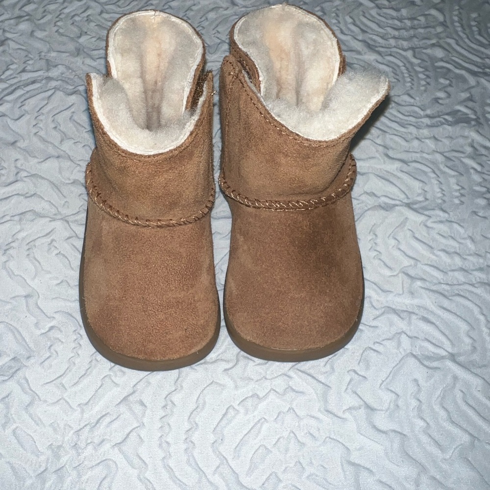 UGGs - Picture 3 of 6